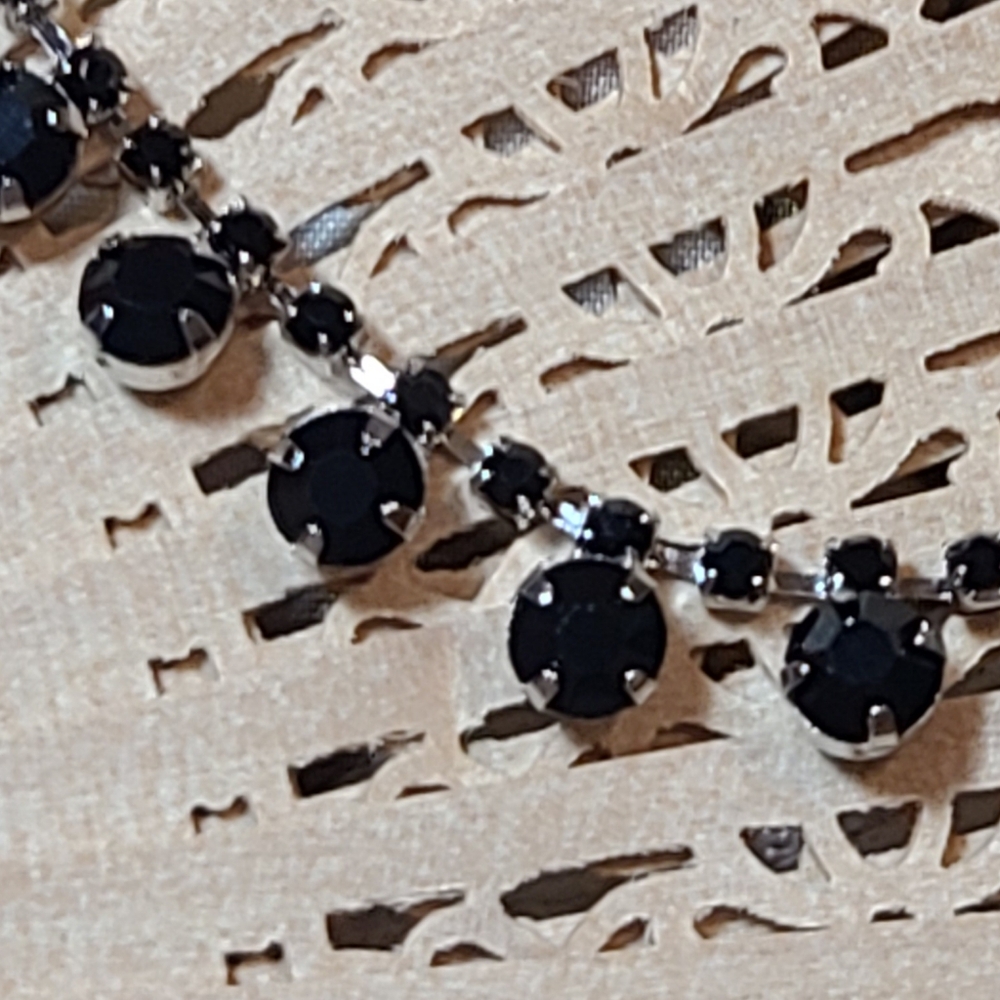 Pettie Necklace for sale super pretty black/silver - Picture 4 of 12